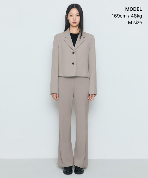 MUSINSA STANDARD WOMAN(ムシンサスタンダードウーマン)の「レディースクロップドブレザー【ライトベージュ】(テーラードジャケット・レディース・その他・SMALL/MEDIUM/LARGE/X-SMALL)」の12枚目の写真