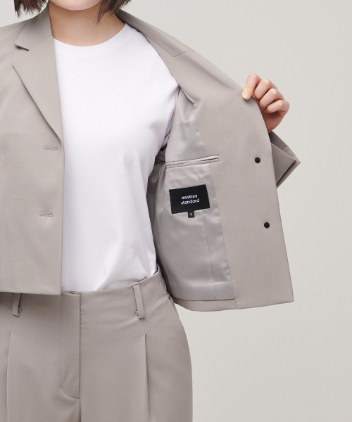 MUSINSA STANDARD WOMAN(ムシンサスタンダードウーマン)の「レディースクロップドブレザー【ライトベージュ】(テーラードジャケット・レディース・その他・SMALL/MEDIUM/LARGE/X-SMALL)」の7枚目の写真