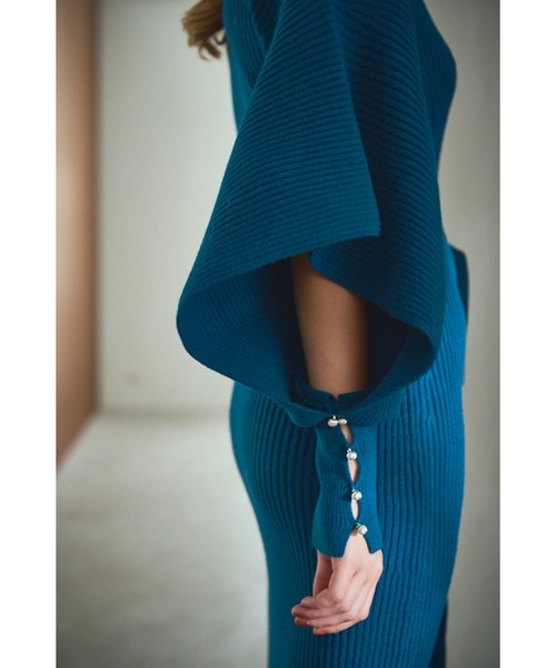 Estella.K(エステラケー)の「Margot Open Sleeve Knit Dress オープンスリーブニットドレス(ワンピース・レディース・ブルー/ブラック・FREE)」の8枚目の写真