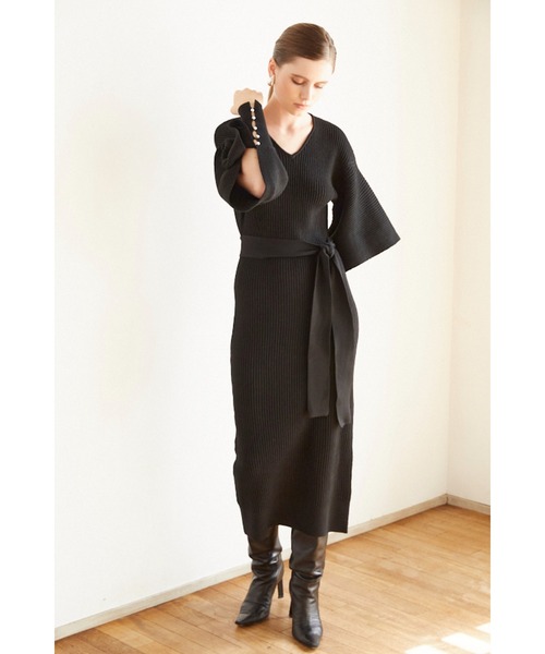 Estella.K(エステラケー)の「Margot Open Sleeve Knit Dress オープンスリーブニットドレス(ワンピース・レディース・ブルー/ブラック・FREE)」の4枚目の写真
