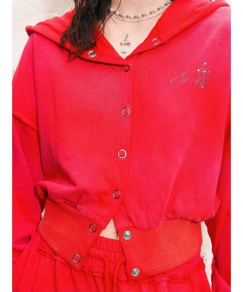 EVRIS（エヴリス）の「パウダーショートスウェットフーディー【セットアップ着用可能】（パーカー・レディース・ブラック/レッド/ブラウン/アイボリー・FREE）」の6枚目の写真