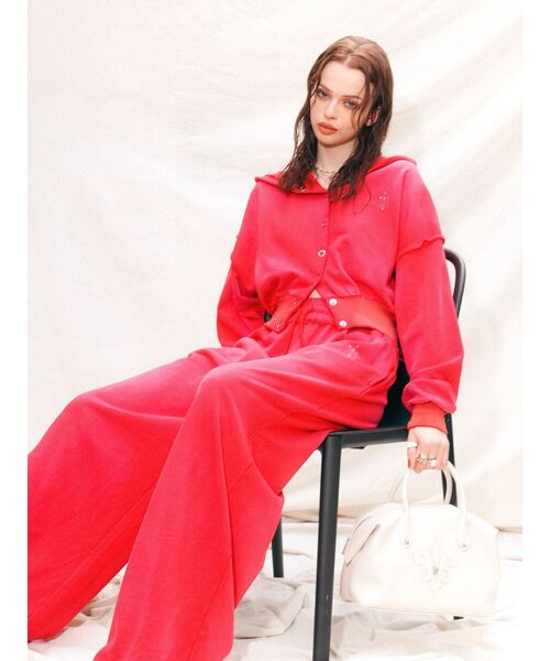 EVRIS（エヴリス）の「パウダーショートスウェットフーディー【セットアップ着用可能】（パーカー・レディース・ブラック/レッド/ブラウン/アイボリー・FREE）」の8枚目の写真