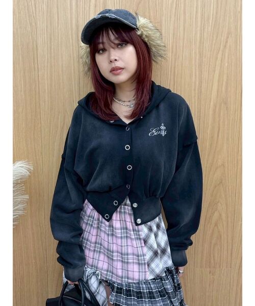 EVRIS（エヴリス）の「パウダーショートスウェットフーディー【セットアップ着用可能】（パーカー・レディース・ブラック/レッド/ブラウン/アイボリー・FREE）」の13枚目の写真