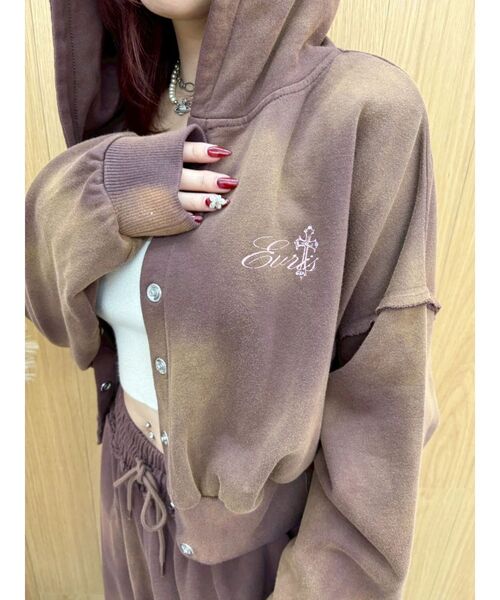 EVRIS（エヴリス）の「パウダーショートスウェットフーディー【セットアップ着用可能】（パーカー・レディース・ブラック/レッド/ブラウン/アイボリー・FREE）」の17枚目の写真