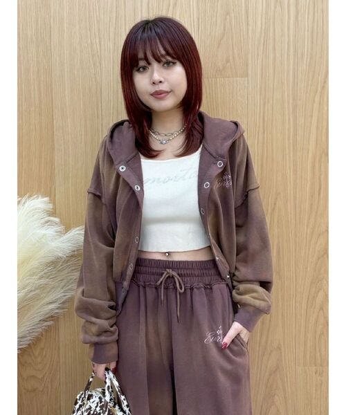 EVRIS（エヴリス）の「パウダーショートスウェットフーディー【セットアップ着用可能】（パーカー・レディース・ブラック/レッド/ブラウン/アイボリー・FREE）」の19枚目の写真