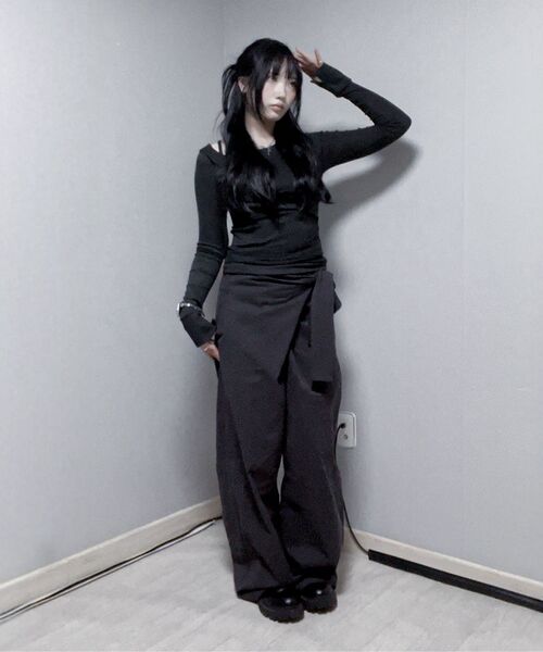 OAFISH(オアフィッシュ)の「QUAD BUTTON SHORT COAT, BLACK(チェスターコート・レディース・その他・FREE)」の4枚目の写真