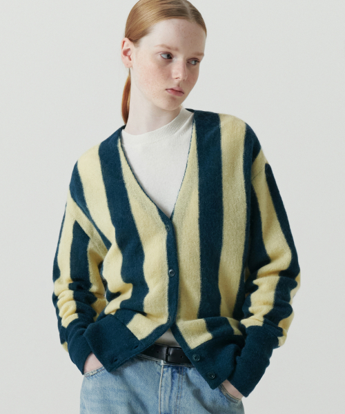 LEVAR(レバー)の「Stripe Mohair V-neck Cardigan - Butter/Blue(カーディガン/ボレロ・レディース・ライトイエロー・FREE)」の1枚目の写真
