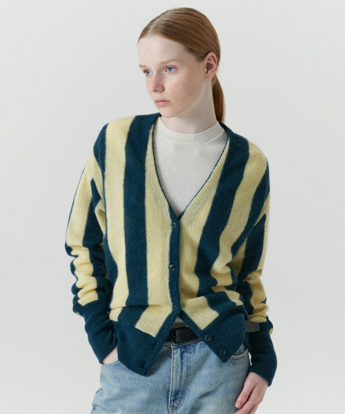 LEVAR(レバー)の「Stripe Mohair V-neck Cardigan - Butter/Blue(カーディガン/ボレロ・レディース・ライトイエロー・FREE)」の2枚目の写真