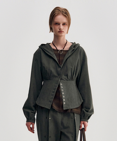 KIMZISU(キムジス)の「Button Up Volume Hood Jumper _ KHAKI(その他アウター・レディース・カーキ・SMALL/MEDIUM)」の2枚目の写真