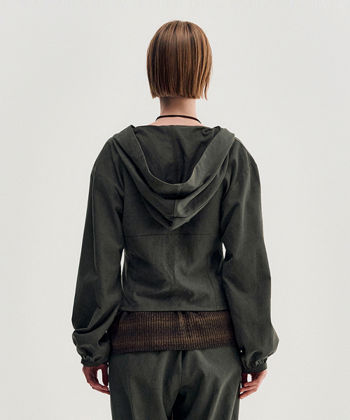 KIMZISU(キムジス)の「Button Up Volume Hood Jumper _ KHAKI(その他アウター・レディース・カーキ・SMALL/MEDIUM)」の4枚目の写真