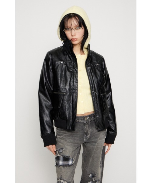 LAGUA GEM（ラグアジェム）の「COMPACT FAUX LEATHER ブルゾン（ブルゾン・レディース・アイボリー/ブラック・FREE）」の4枚目の写真