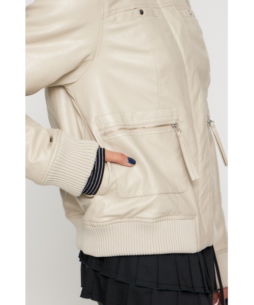 LAGUA GEM（ラグアジェム）の「COMPACT FAUX LEATHER ブルゾン（ブルゾン・レディース・アイボリー/ブラック・FREE）」の14枚目の写真