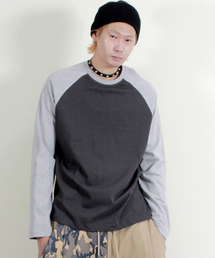 DEMARC（ドゥマーク）の「ラグラン配色無地長袖Tシャツ グレー&チャコール（Tシャツ/カットソー）」