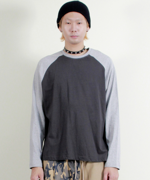 DEMARC(ドゥマーク)の「ラグラン配色無地長袖Tシャツ グレー&チャコール(Tシャツ/カットソー・メンズ・その他・MEDIUM/LARGE)」の2枚目の写真