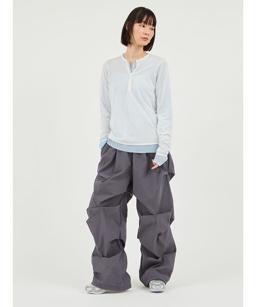 emmi（エミ）の「【セットアイテム】eco ヘンリーネックレイヤードニットトップス（ニット/セーター・レディース・ベージュ/ホワイト/グレー・F）」の13枚目の写真