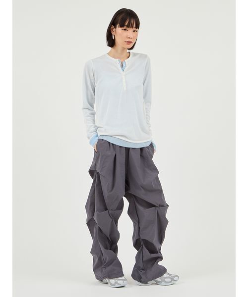 emmi（エミ）の「【セットアイテム】eco ヘンリーネックレイヤードニットトップス（ニット/セーター・レディース・ベージュ/ホワイト/グレー・F）」の14枚目の写真