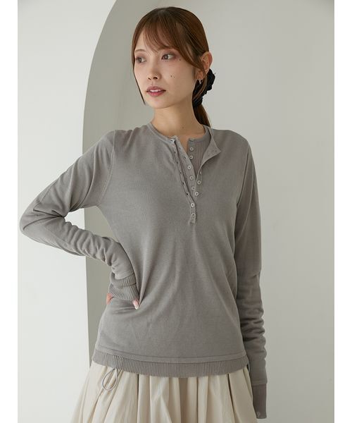 emmi（エミ）の「【セットアイテム】eco ヘンリーネックレイヤードニットトップス（ニット/セーター・レディース・ベージュ/ホワイト/グレー・F）」の21枚目の写真