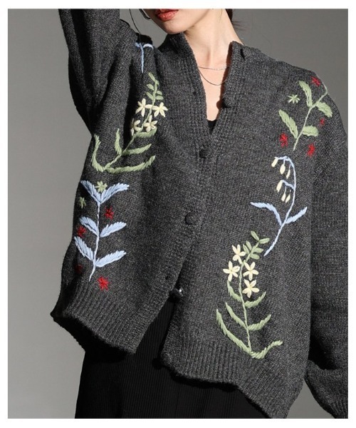Sawa a la mode(サワアラモード)の「草花刺繍ラインニットカーディガン(カーディガン/ボレロ・レディース・ホワイト/グリーン/グレー・FREE)」の11枚目の写真