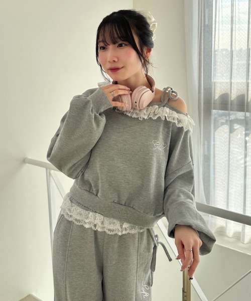 continuer de NICE CLAUP(コンティニューデナイスクラップ)の「【セットアップ対応】ラメ裏毛ワンショルプルオーバー(スウェット・レディース・ピンク/トップグレー/ブラック・MEDIUM/SMALL)」の2枚目の写真