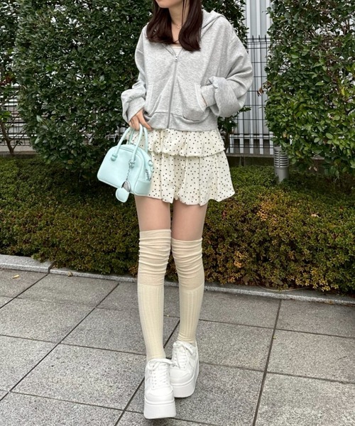 continuer de NICE CLAUP(コンティニューデナイスクラップ)の「【さっと羽織ってトレンドライク】レース使いZIPUPパーカー(パーカー・レディース・オートミール/その他11/チャコールグレー・MEDIUM/SMALL)」の6枚目の写真