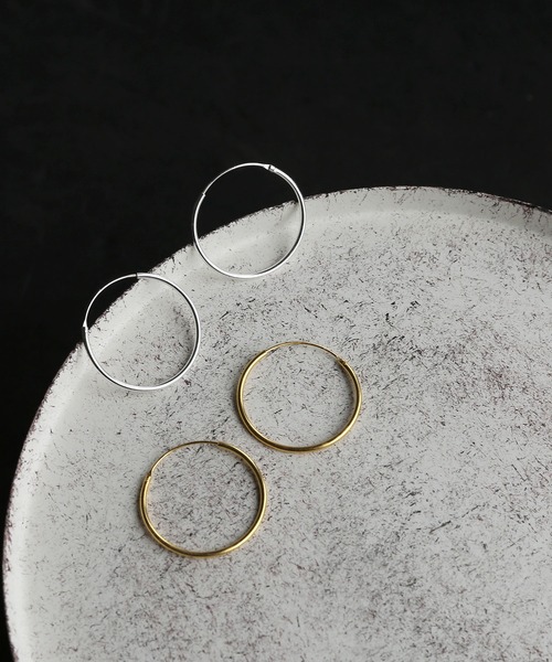 colleca la（コレカラ）の「[silver925]スムーススリムフープピアス〈金属アレルギー対応〉（ピアス（両耳用）・レディース・シルバー/ゴールド・FREE）」の6枚目の写真