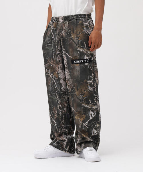 AVIREX(アヴィレックス)の「SWEAT PAINTER PANTS "REAL TREE CAMO" / スウェット ペインターパンツ リアルツリーカモ / AVIREX / アヴィレックス(スウェットパンツ・メンズ・ブラック/その他2・XL/M/L)」の2枚目の写真