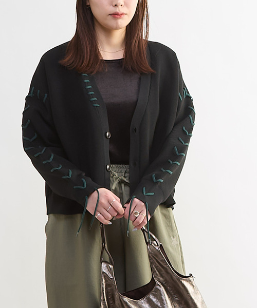 CONVERSE TOKYO（コンバーストウキョウ）の「BLANKET STITCH KNIT SHORT CARDIGAN（カーディガン/ボレロ・レディース・ピンク/ブルー/ブラック・FREE）」の5枚目の写真