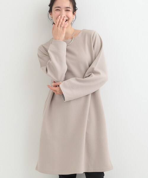SHOO・LA・RUE(シューラルー)の「【体型カバー/洗濯機可/S-LL】お袖ストライプAラインチュニック(チュニック・レディース・チャコールグレー/ナチュラル/ブルー・01/02/03/04)」の2枚目の写真