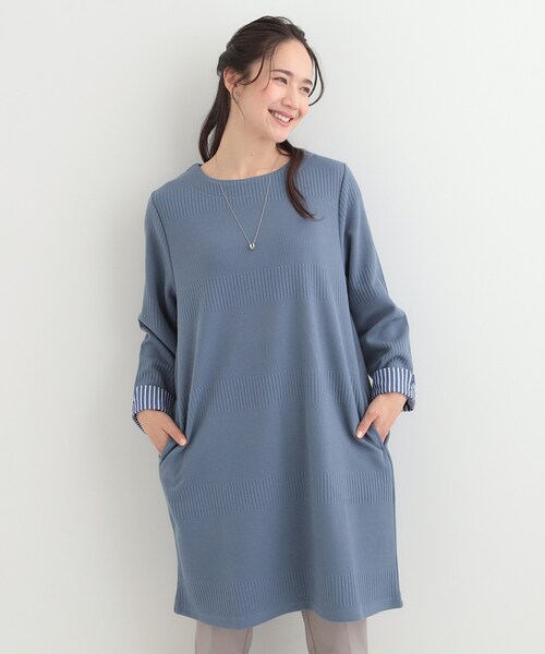 SHOO・LA・RUE(シューラルー)の「【体型カバー/洗濯機可/S-LL】お袖ストライプAラインチュニック(チュニック・レディース・チャコールグレー/ナチュラル/ブルー・01/02/03/04)」の7枚目の写真