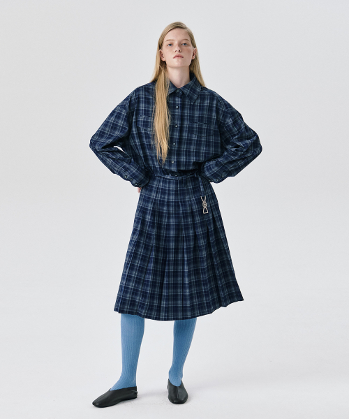WNDERKAMMER(ブンダーカンマー)の「オーバーサイズシャツ_ネイビー(シャツ/ブラウス・レディース・その他・S/M)」の2枚目の写真