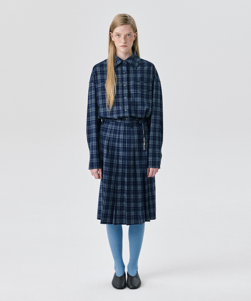 WNDERKAMMER(ブンダーカンマー)の「オーバーサイズシャツ_ネイビー(シャツ/ブラウス・レディース・その他・S/M)」の4枚目の写真