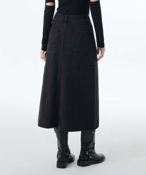 MUSINSA STANDARD WOMAN（ムシンサスタンダードウーマン）の「ウィメンズデニムカーペンターロングスカート[ウォッシュドブラック]（スカート・レディース・その他・LARGE/MEDIUM/SMALL/X-SMALL）」の7枚目の写真