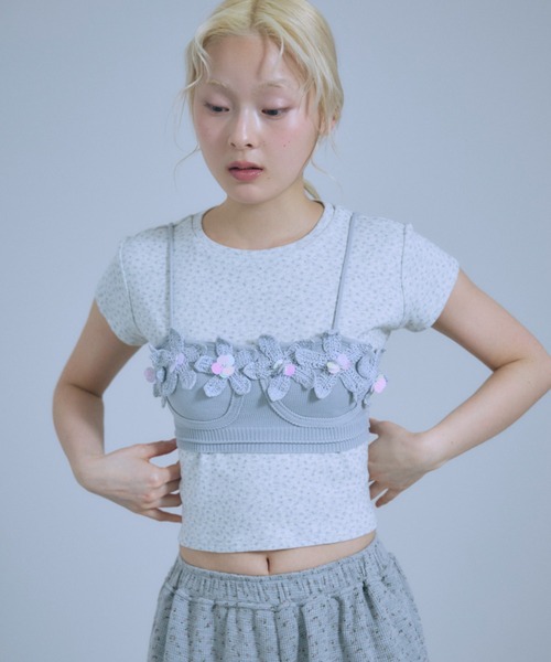 EN NEUME(エンノイム)の「Flower Motif Knit Bra(その他トップス・レディース・ダークブラウン/アイボリー/ブルー・FREE)」の3枚目の写真