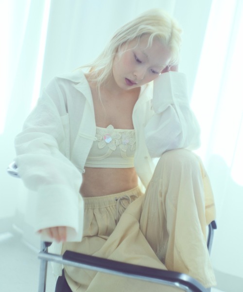 EN NEUME(エンノイム)の「Flower Motif Knit Bra(その他トップス・レディース・ダークブラウン/アイボリー/ブルー・FREE)」の4枚目の写真