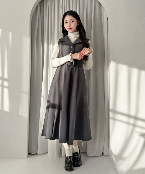 an another angelus（アンアナザーアンジェラス）の「ベルト付き開衿ジレワンピース/fint フィント（ワンピース・レディース・グレー/レンガ・FREE）」の2枚目の写真