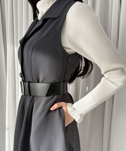 an another angelus（アンアナザーアンジェラス）の「ベルト付き開衿ジレワンピース/fint フィント（ワンピース・レディース・グレー/レンガ・FREE）」の9枚目の写真