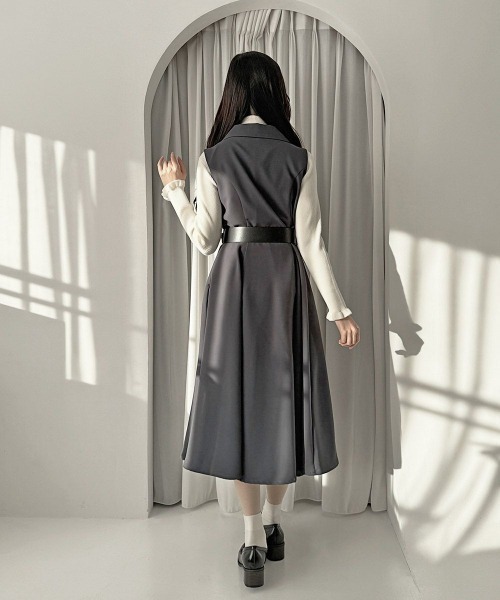 an another angelus（アンアナザーアンジェラス）の「ベルト付き開衿ジレワンピース/fint フィント（ワンピース・レディース・グレー/レンガ・FREE）」の10枚目の写真