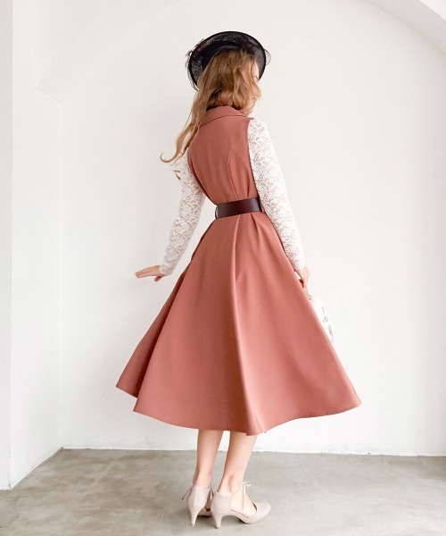 an another angelus（アンアナザーアンジェラス）の「ベルト付き開衿ジレワンピース/fint フィント（ワンピース・レディース・グレー/レンガ・FREE）」の5枚目の写真