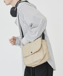 MOIN（モイン）の「ファディッド キルティング クロスバック（ショルダーバッグ）」