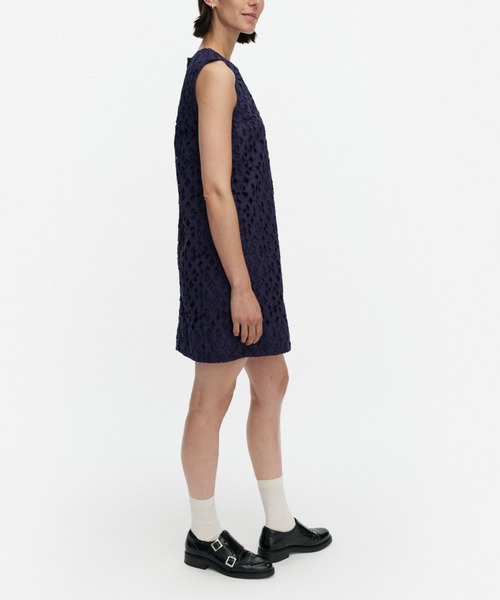 marimekko（マリメッコ）の「【一部店舗・オンラインストア限定】Innoitus Keidas / Marimini dress（ワンピース・レディース・ホワイト/ネイビー・34/36）」の5枚目の写真