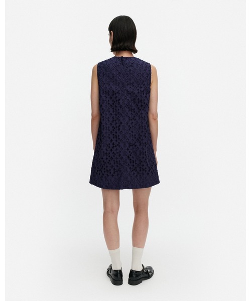 marimekko（マリメッコ）の「【一部店舗・オンラインストア限定】Innoitus Keidas / Marimini dress（ワンピース・レディース・ホワイト/ネイビー・34/36）」の6枚目の写真