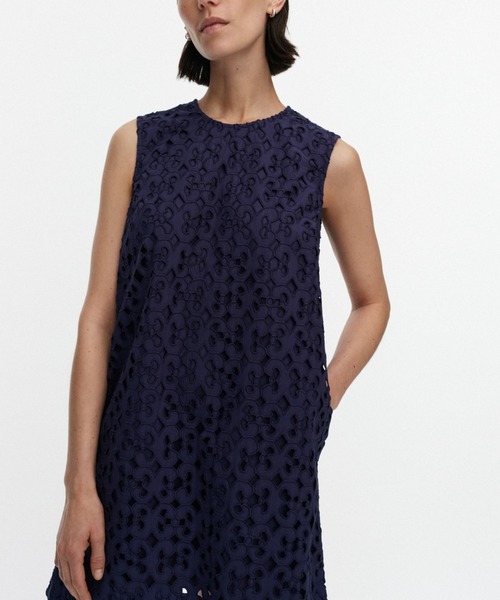 marimekko（マリメッコ）の「【一部店舗・オンラインストア限定】Innoitus Keidas / Marimini dress（ワンピース・レディース・ホワイト/ネイビー・34/36）」の7枚目の写真