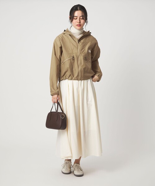 THE NORTH FACE（ザノースフェイス）の「＜THE NORTH FACE＞ショート コンパクト ジャケット（マウンテンパーカー・レディース・オフホワイト/ブラック/ベージュ・M/L）」の7枚目の写真