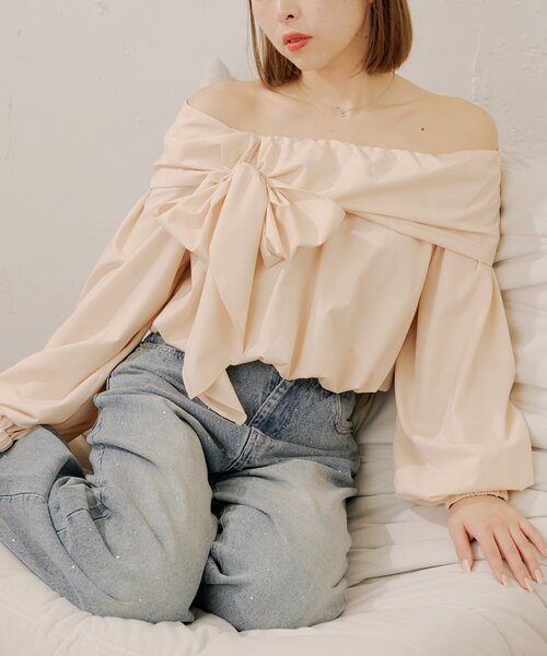 Chico（チコ）の「オフショルリボンバルーンブラウス（シャツ/ブラウス・レディース・アイボリー/ピンク/ホワイト系その他2/ブルー・FREE）」の4枚目の写真