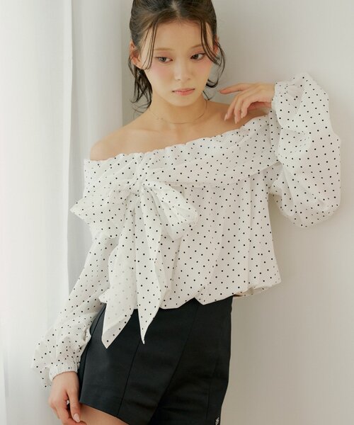 Chico（チコ）の「オフショルリボンバルーンブラウス（シャツ/ブラウス・レディース・アイボリー/ピンク/ホワイト系その他2/ブルー・FREE）」の14枚目の写真