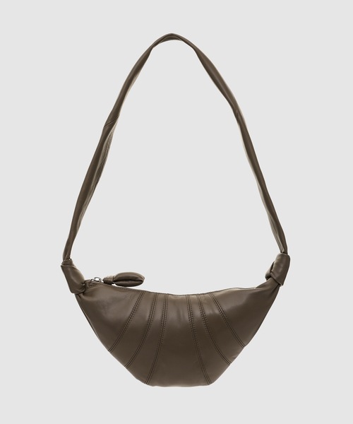 LEMAIRE(ルメール)の「SMALL CROISSANT BAG(ショルダーバッグ・メンズ・ブルー/カーキ/ブラック/ブラウン・ONE SIZE)」の3枚目の写真
