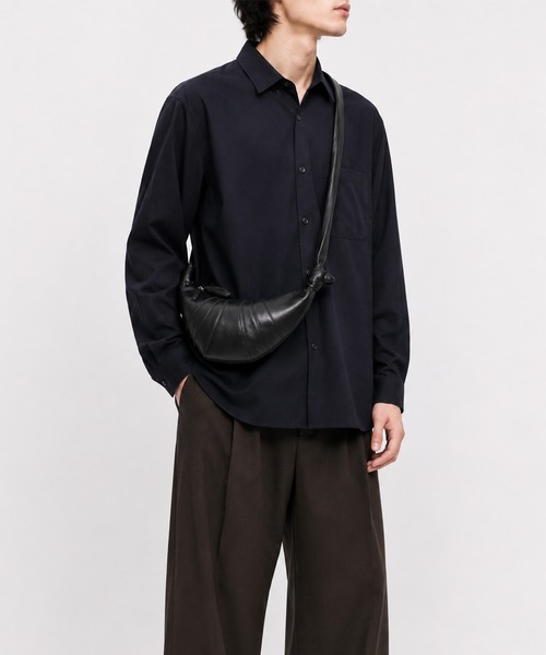 LEMAIRE(ルメール)の「SMALL CROISSANT BAG(ショルダーバッグ・メンズ・ブルー/カーキ/ブラック/ブラウン・ONE SIZE)」の9枚目の写真