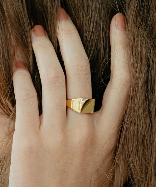LAPUIS(ラピュイ)の「LAPUIS(ラピュイ)Bijou Plate ring(リング・レディース・シルバー/ゴールド・11号/13号)」の1枚目の写真