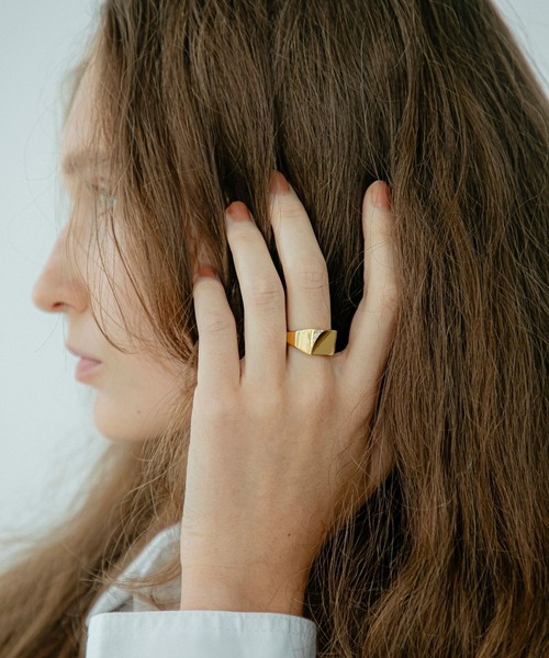 LAPUIS(ラピュイ)の「LAPUIS(ラピュイ)Bijou Plate ring(リング・レディース・シルバー/ゴールド・11号/13号)」の3枚目の写真