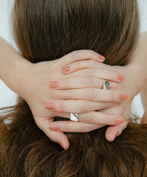 LAPUIS(ラピュイ)の「LAPUIS(ラピュイ)Bijou Plate ring(リング・レディース・シルバー/ゴールド・11号/13号)」の4枚目の写真